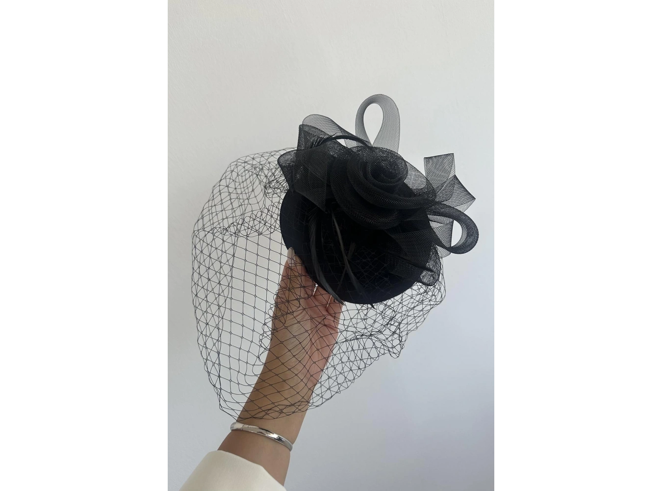 Siyah Renk Çiçek Detaylı Nikah Şapkası/Vualet Şapka