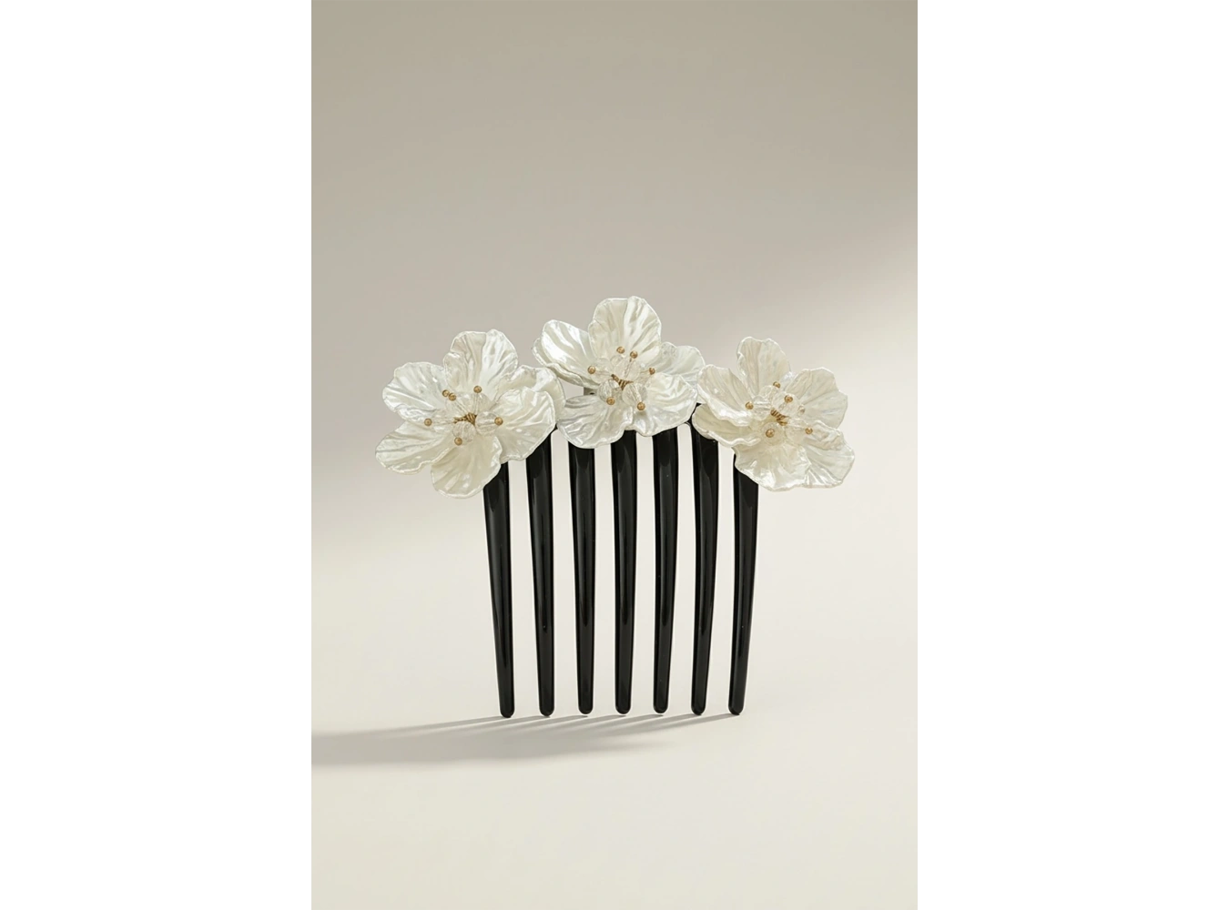 Siyah Renk Çiçek Detaylı Tarak Toka