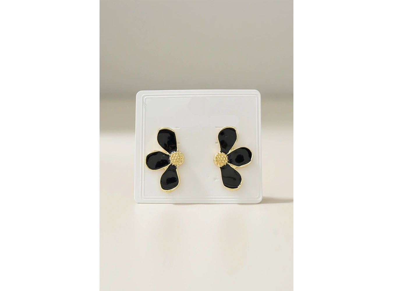 Siyah Renk Çiçek Figürlü Küpe (Çift)