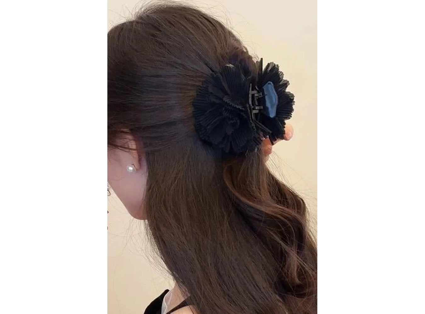 Siyah Renk Çiçek Figürlü Mandal Toka