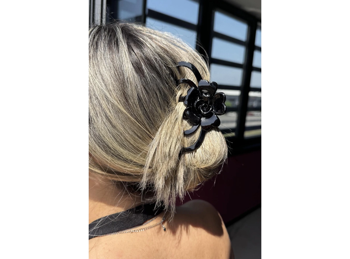 Siyah Renk Çiçek Figürlü Mandal Toka