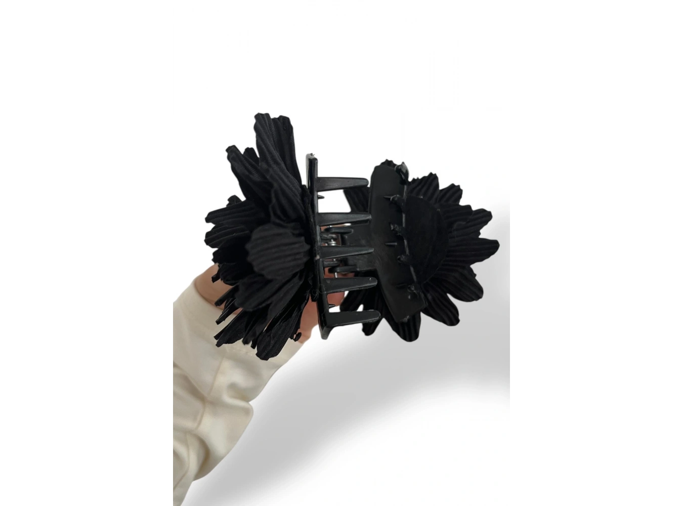 Siyah Renk Çiçek Figürlü Mandal Toka