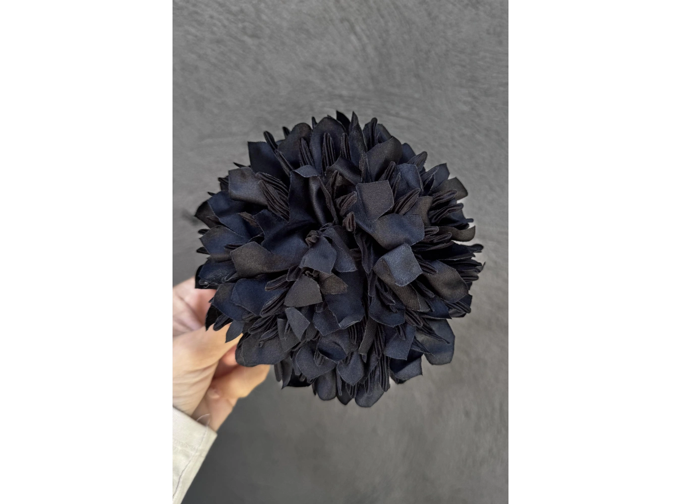 Siyah Renk Çiçek Figürlü Mandal toka