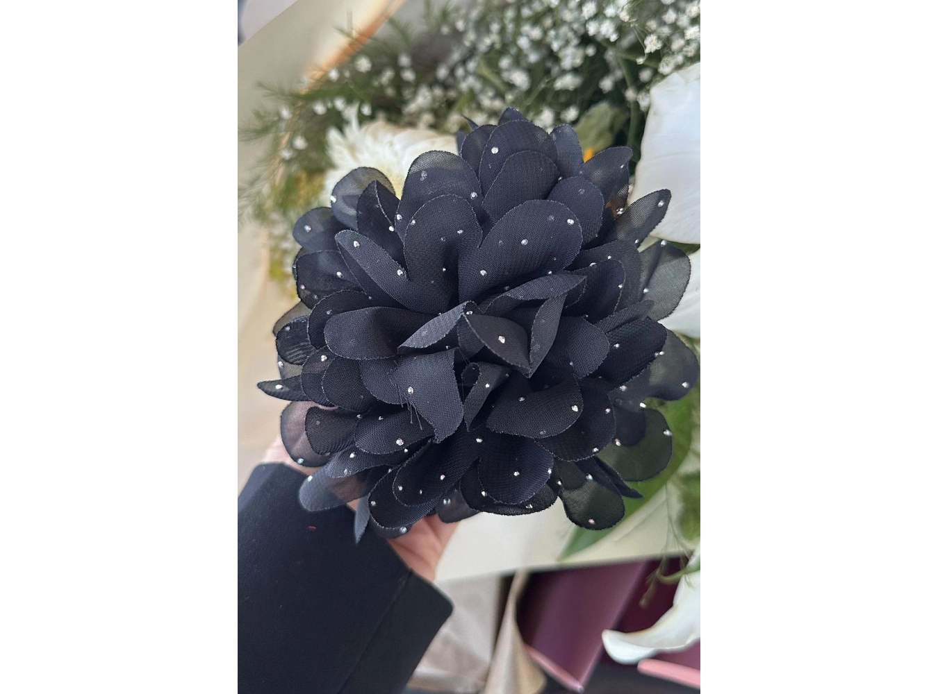 Siyah Renk Çiçek Figürlü Taş Detaylı Mandal Toka