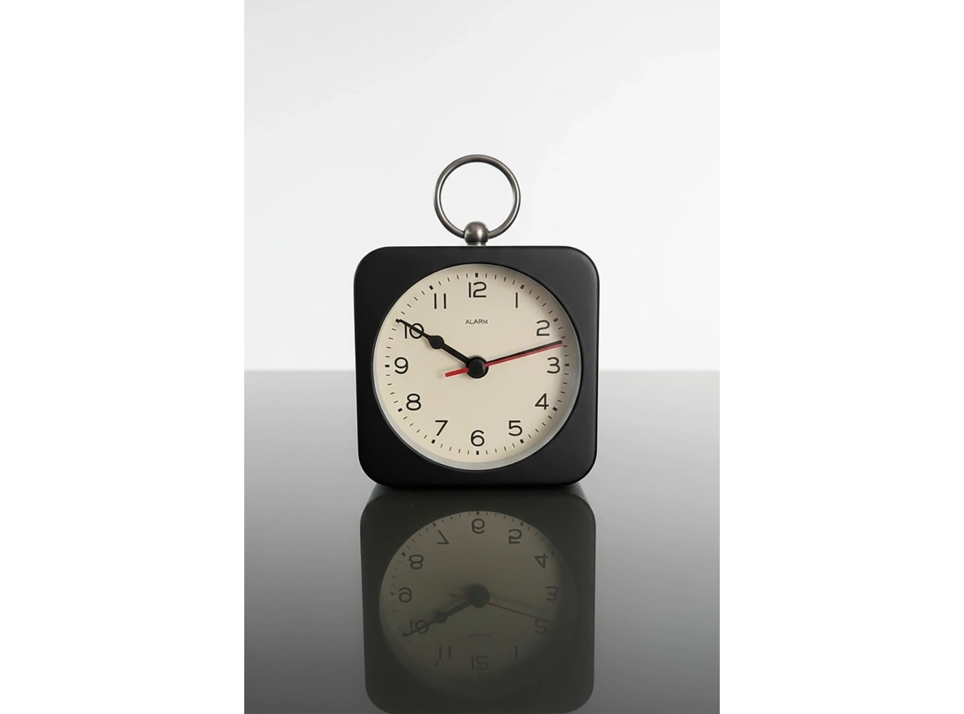 Siyah Renk Dekoratif Işıklı Alarmlı Masa Saati