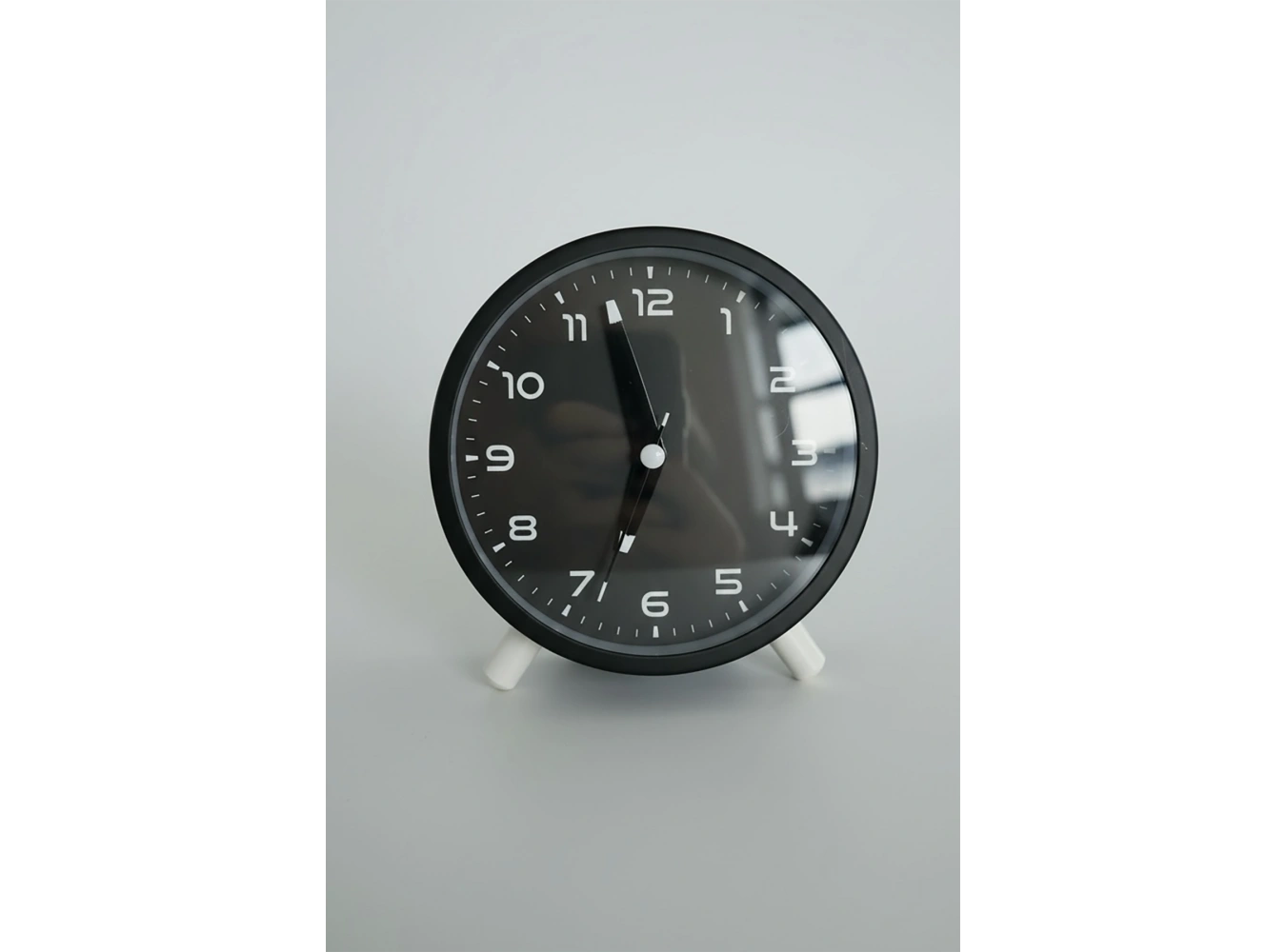 Siyah Renk Dekoratif Işıklı Alarmlı Masa Saati