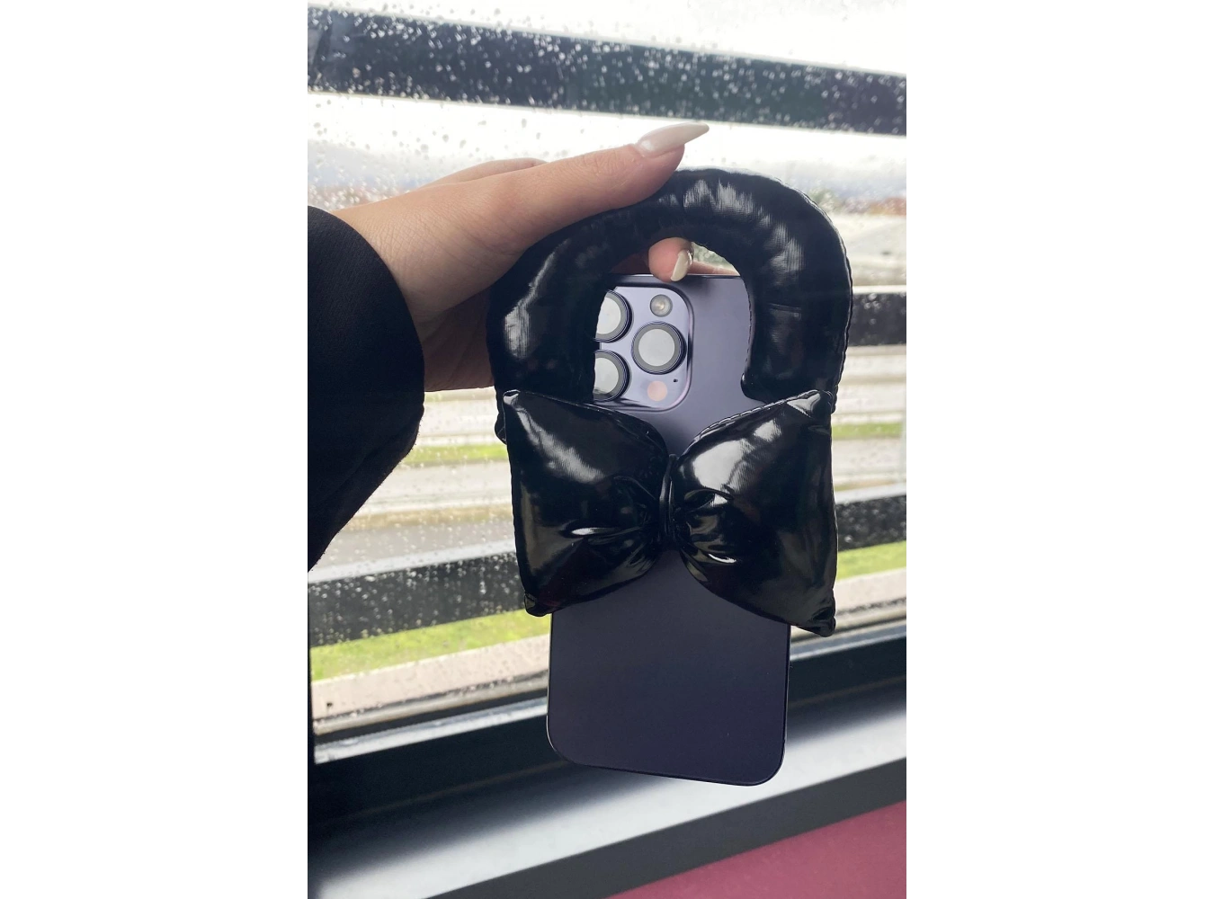 Siyah Renk Fiyonk Figürlü Telefon Aksesuarı