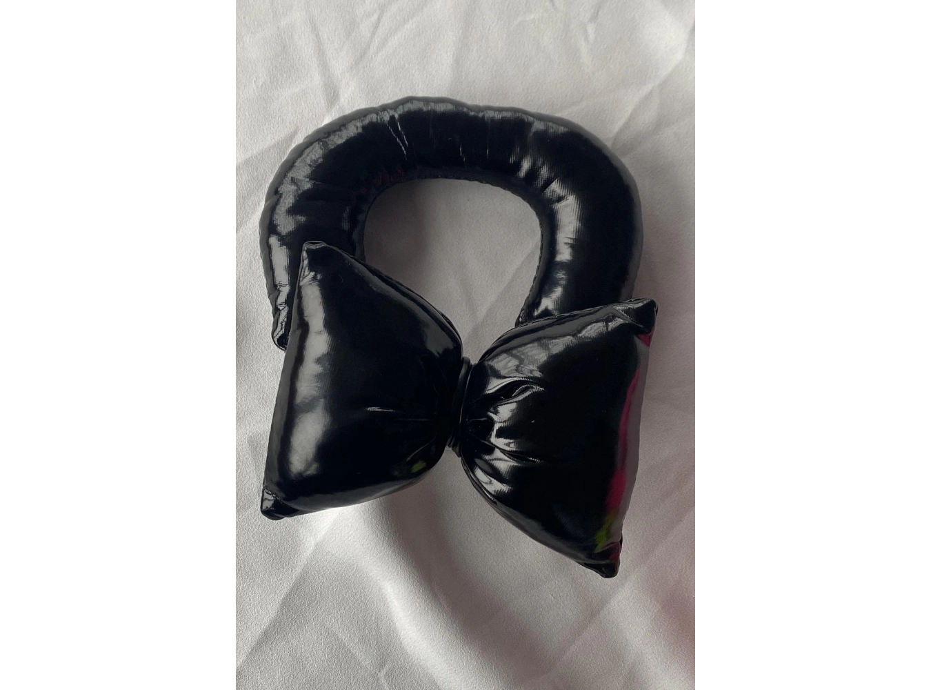 Siyah Renk Fiyonk Figürlü Telefon Aksesuarı