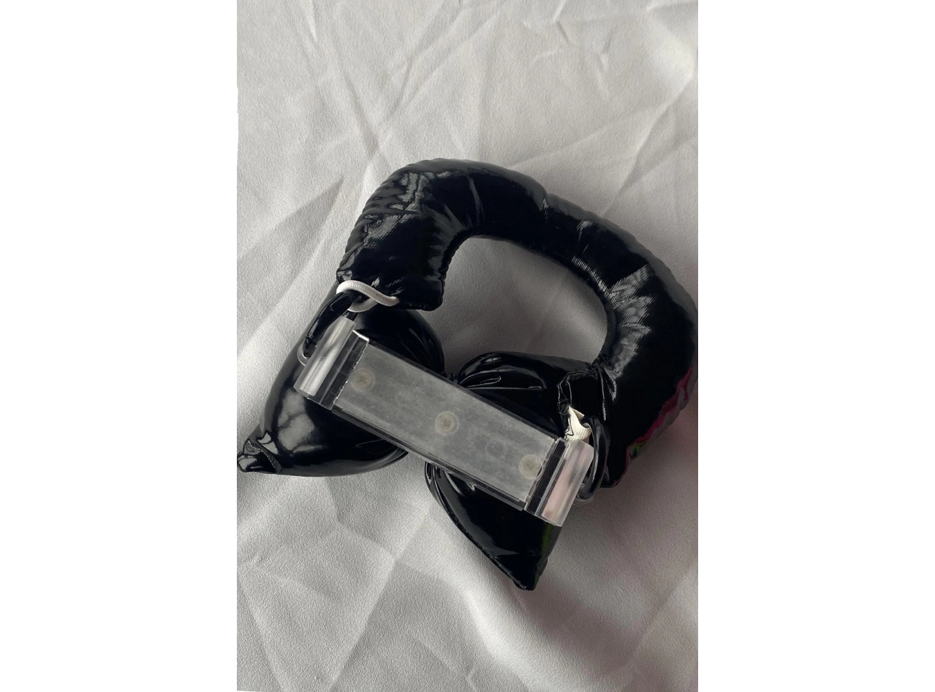 Siyah Renk Fiyonk Figürlü Telefon Aksesuarı