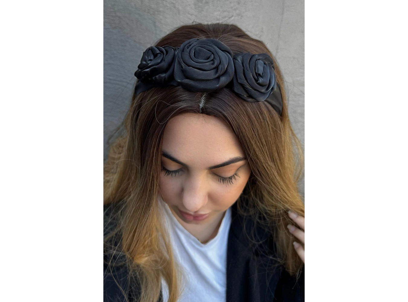 Siyah Renk Gül Detaylı Taç