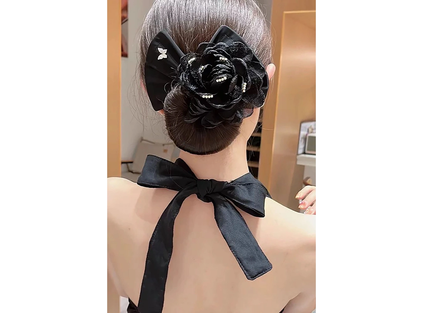 Siyah Renk Gül Detaylı Topuz Tokası