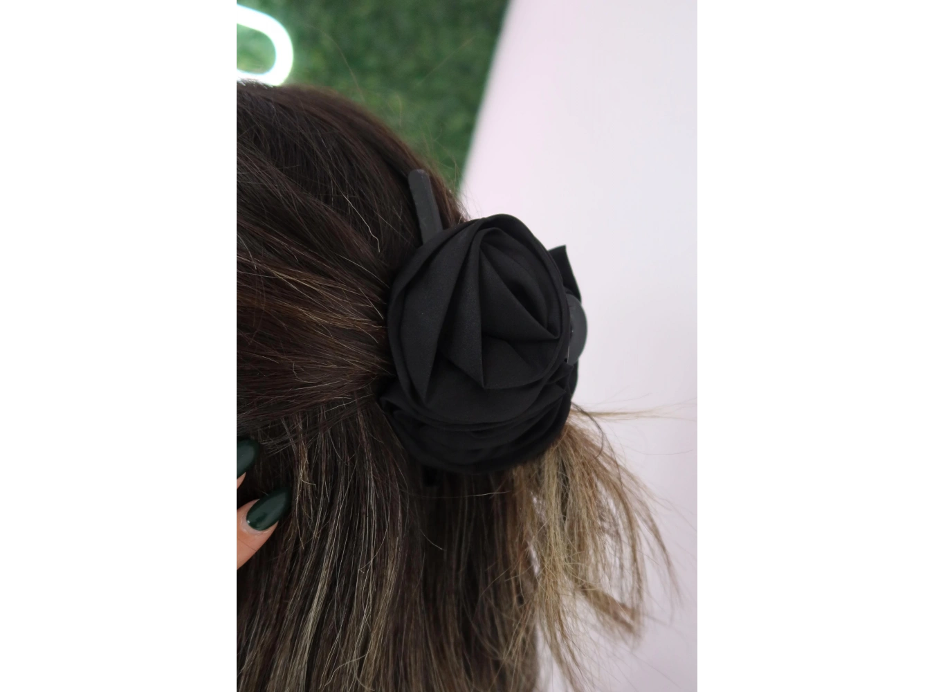 Siyah Renk Gül Figürlü Mandal Toka