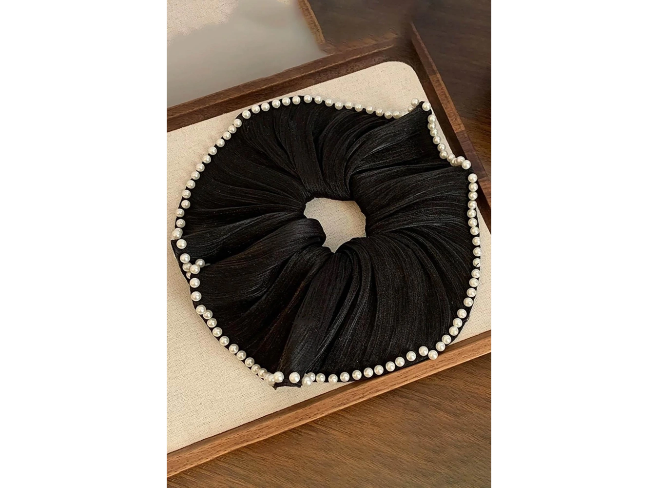 Siyah Renk İnci Detaylı Simit Toka