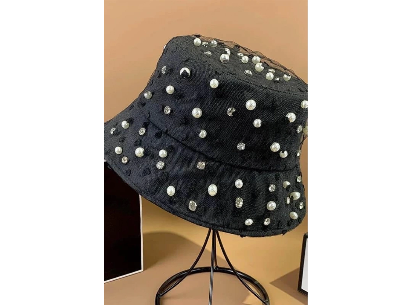 Siyah Renk İnci Detaylı Tasarım Şapka