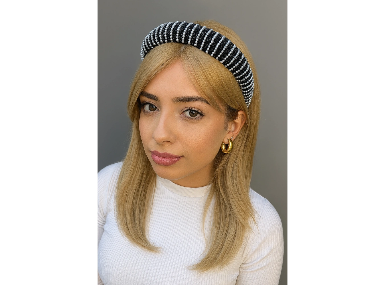 Siyah Renk İnci Detaylı Taşlı Taç