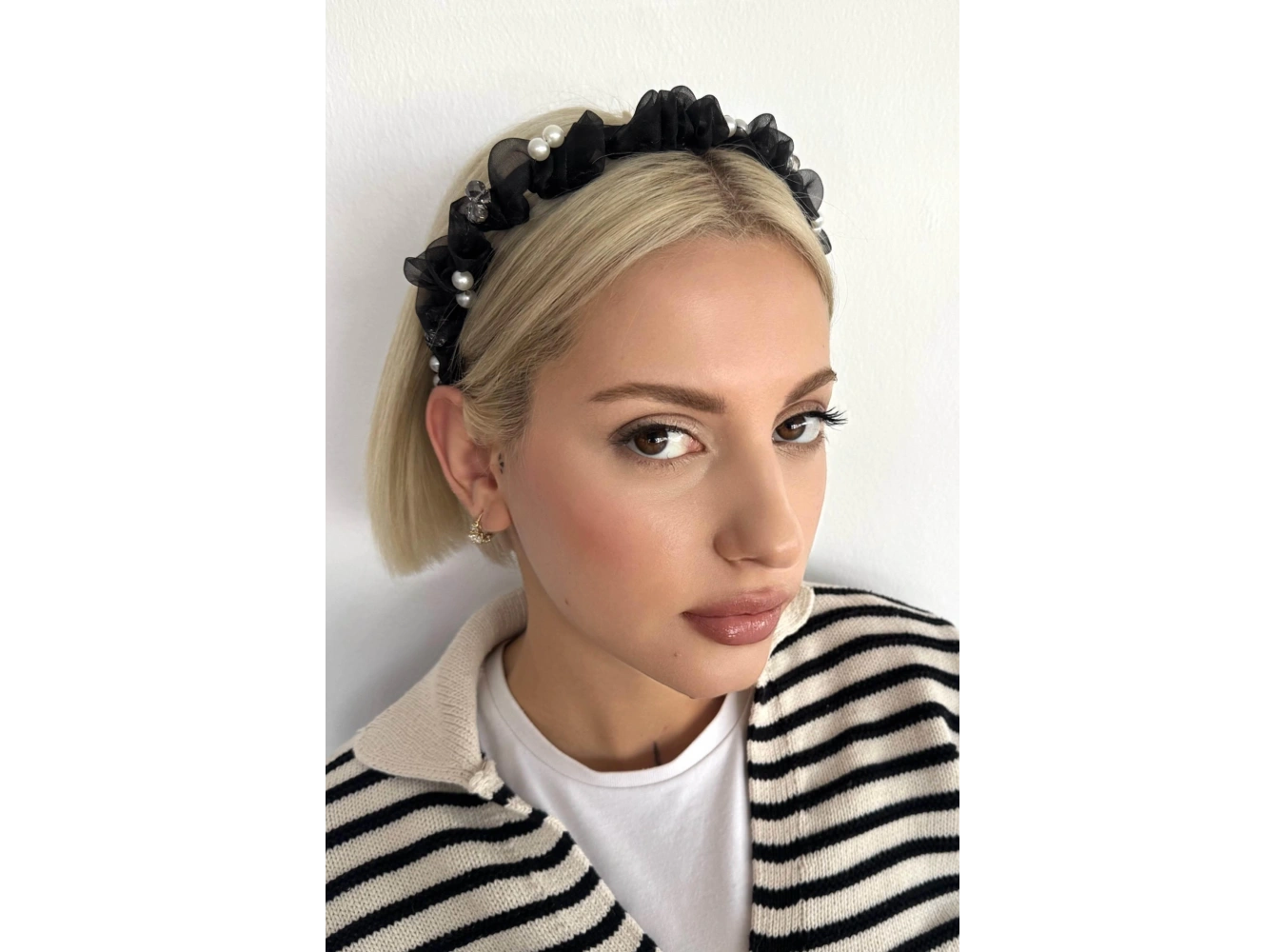 Siyah Renk İnci Ve Taş Detaylı Taç