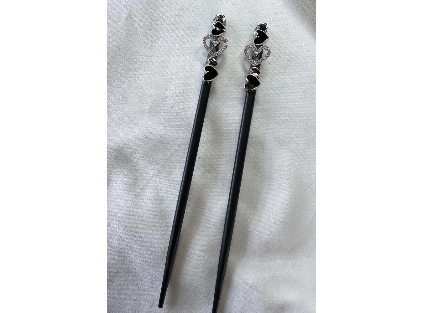 Siyah Renk Kalp Figürlü İkili Topuz Tokası/ Kalemi