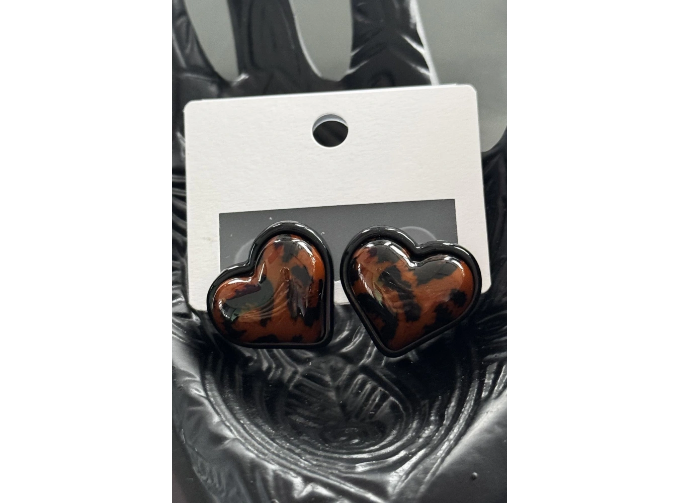 Siyah Renk Kalp Figürlü Leopar Desenli Küpe (Çift)