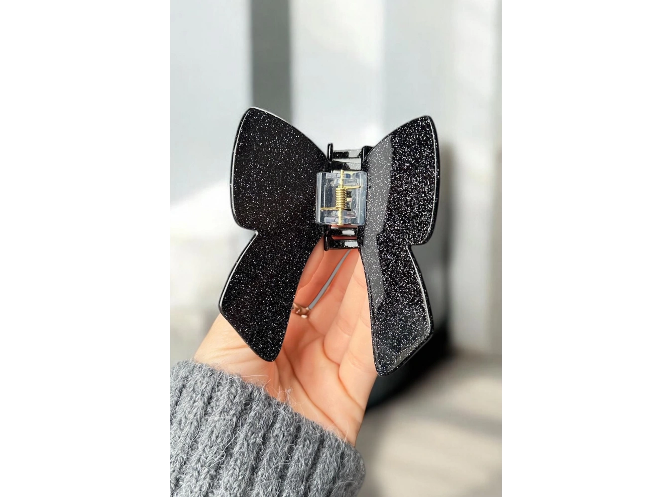 Siyah Renk Kelebek Figürlü Sim Detaylı Mandal Toka