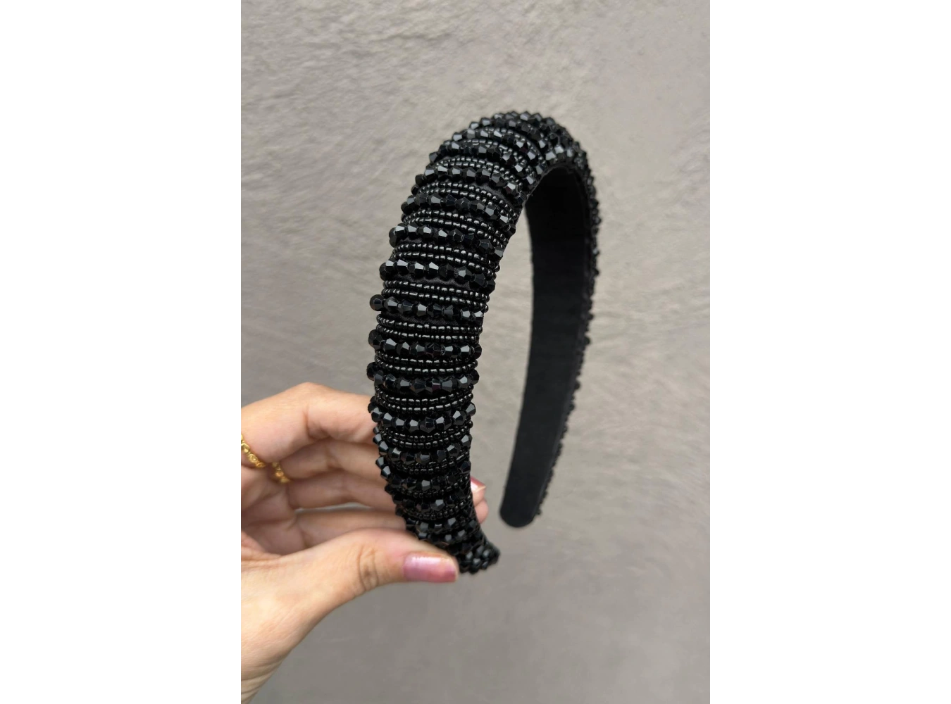 Siyah Renk Kristal Taş Detaylı Taç