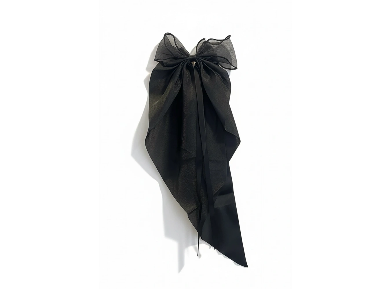 Siyah Renk Kurdele Detaylı Pens Toka