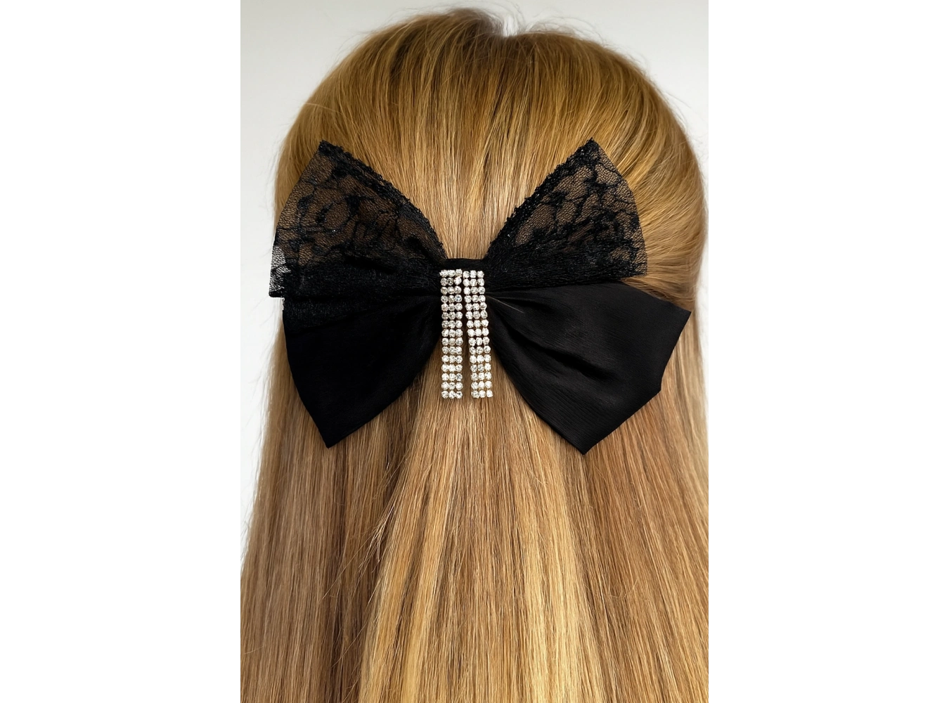 Siyah Renk Kurdele Figürlü Taş Detaylı Otomat Toka