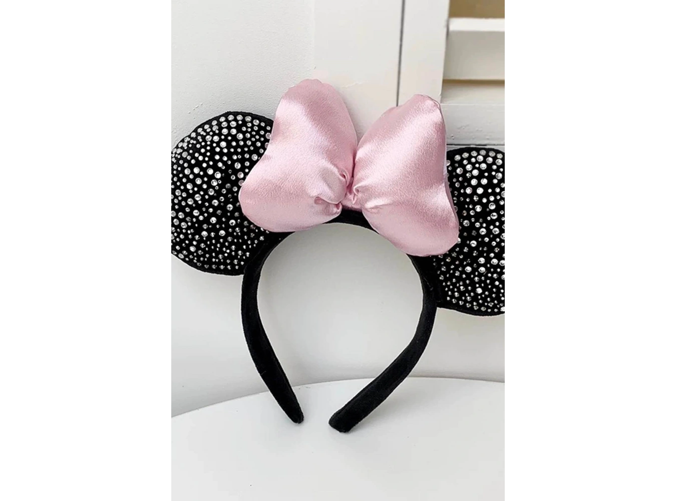 Siyah Renk Kurdele Figürlü Taş Detaylı Peluş Taç