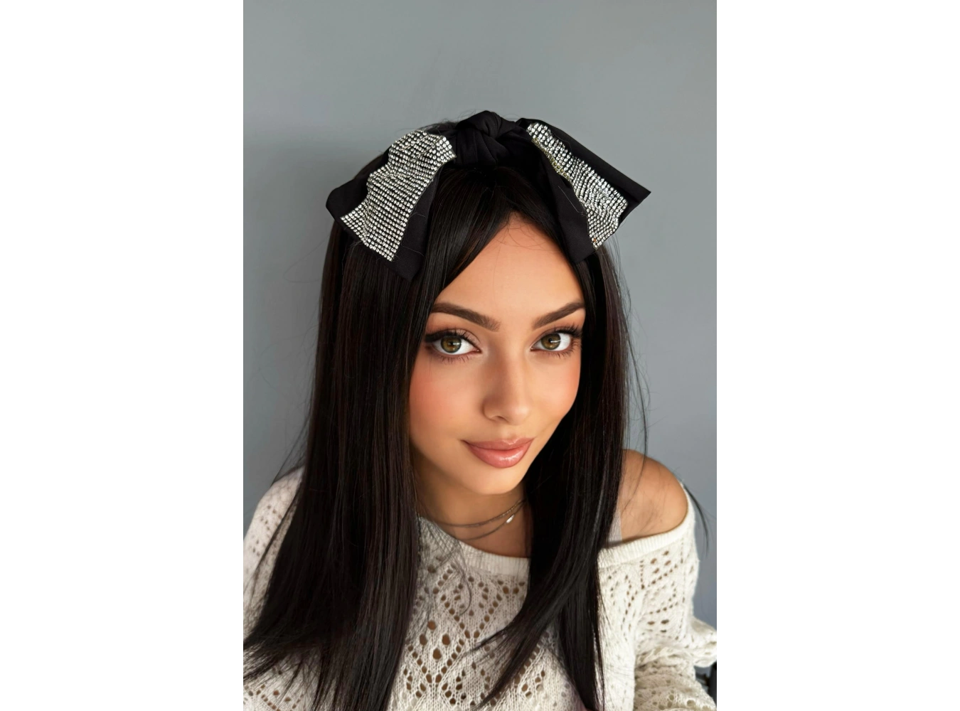 Siyah Renk Kurdele Figürlü Taş Detaylı Saten Taç