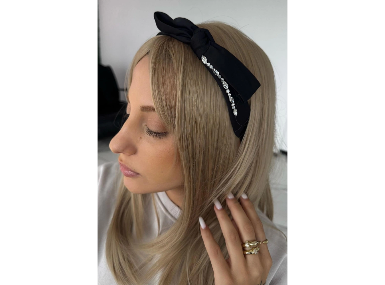 Siyah Renk Kurdele Figürlü Taş Detaylı Taç