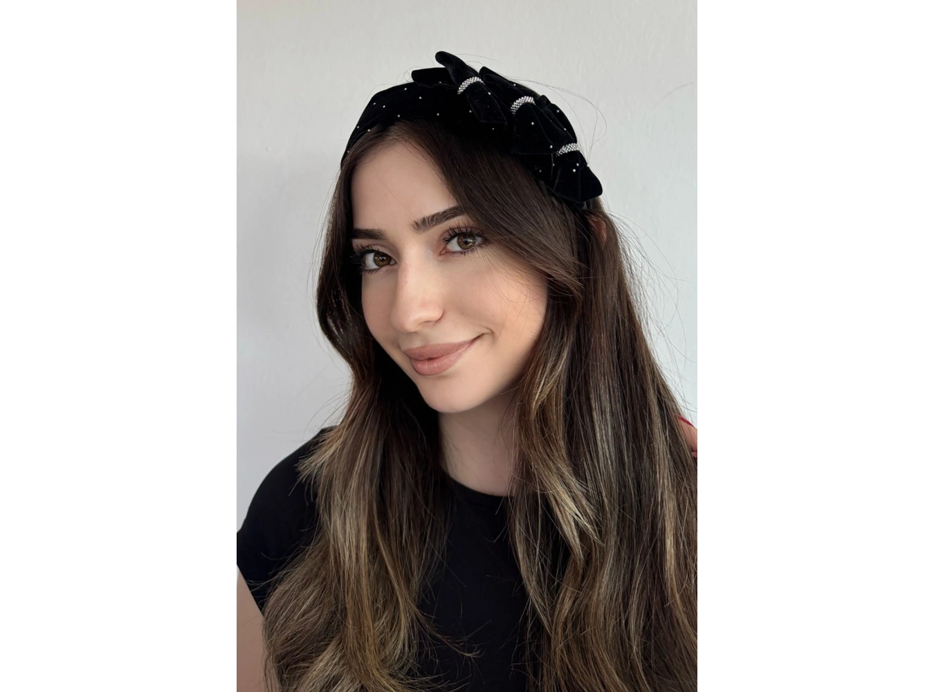 Siyah Renk Kurdele Figürlü Taş Detaylı Taç