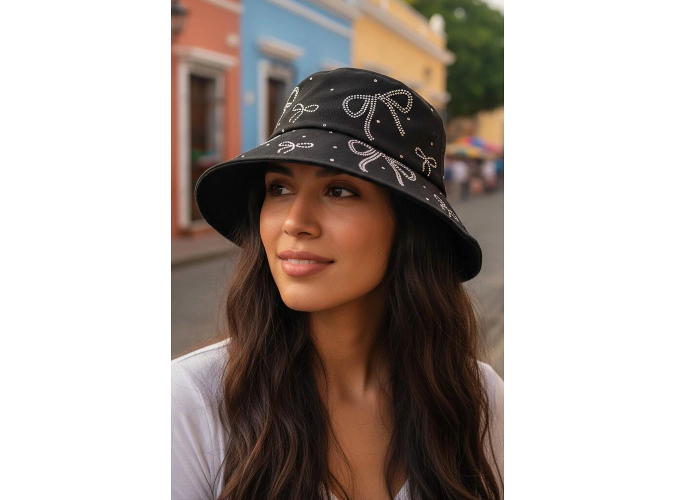 Siyah Renk Kurdele Figürlü Taş Detaylı Tasarım Şapka
