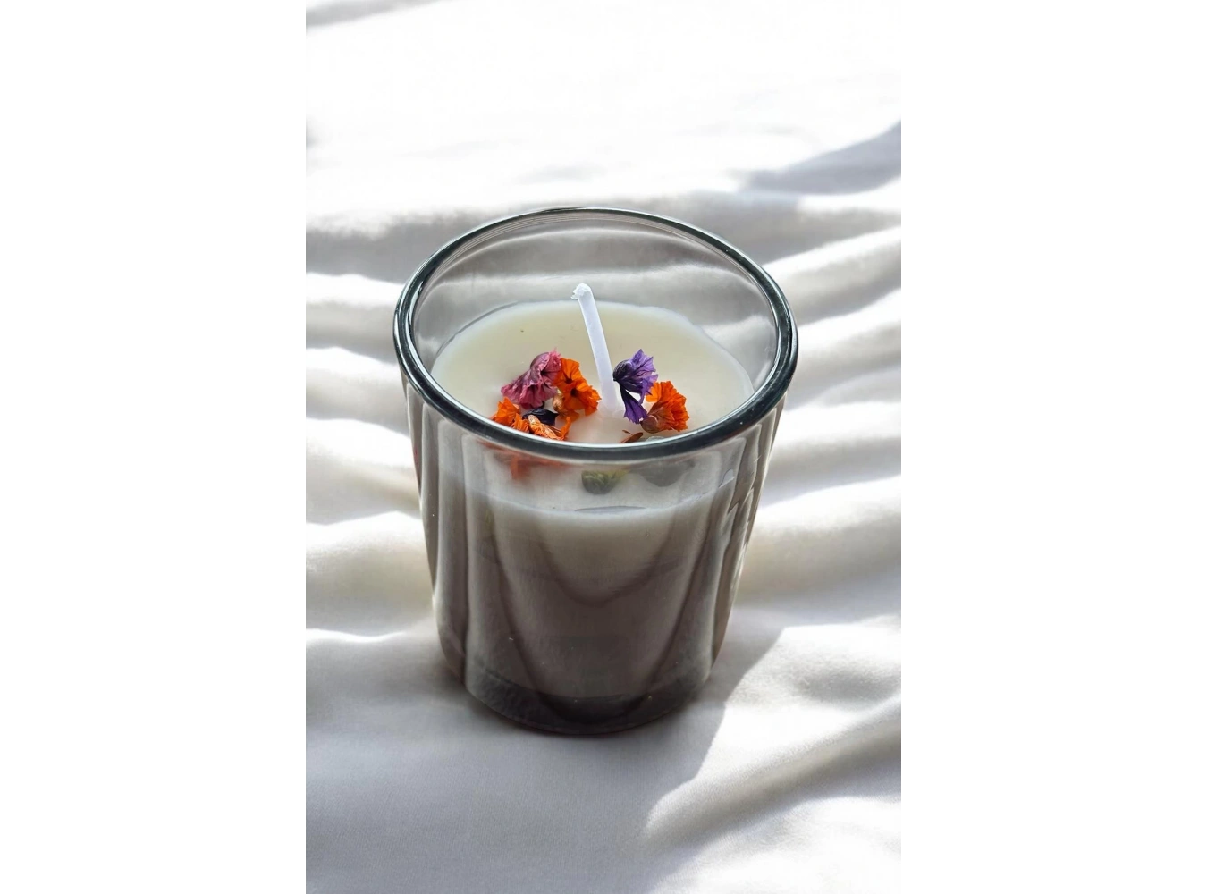 Siyah Renk Kuru Çiçek Detaylı Mum