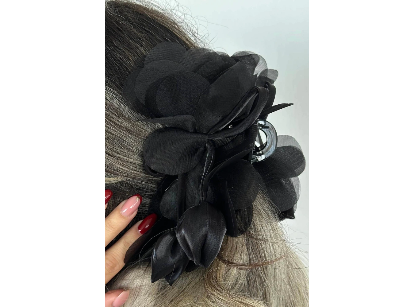 Siyah Renk Lale Figürlü Mandal  Toka