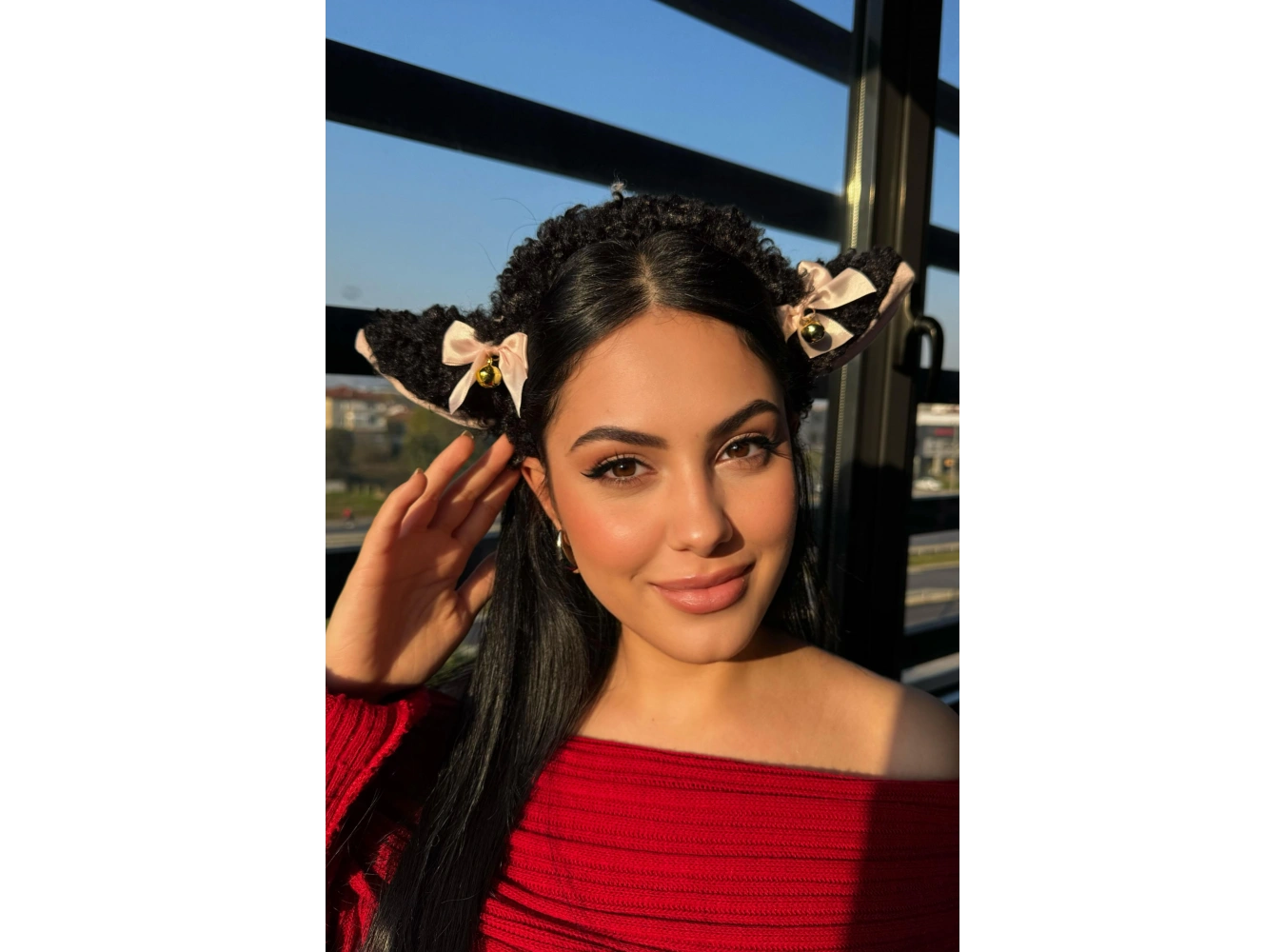 Siyah Renk Peluş Zil Detaylı Kuzu Kulağı Taç