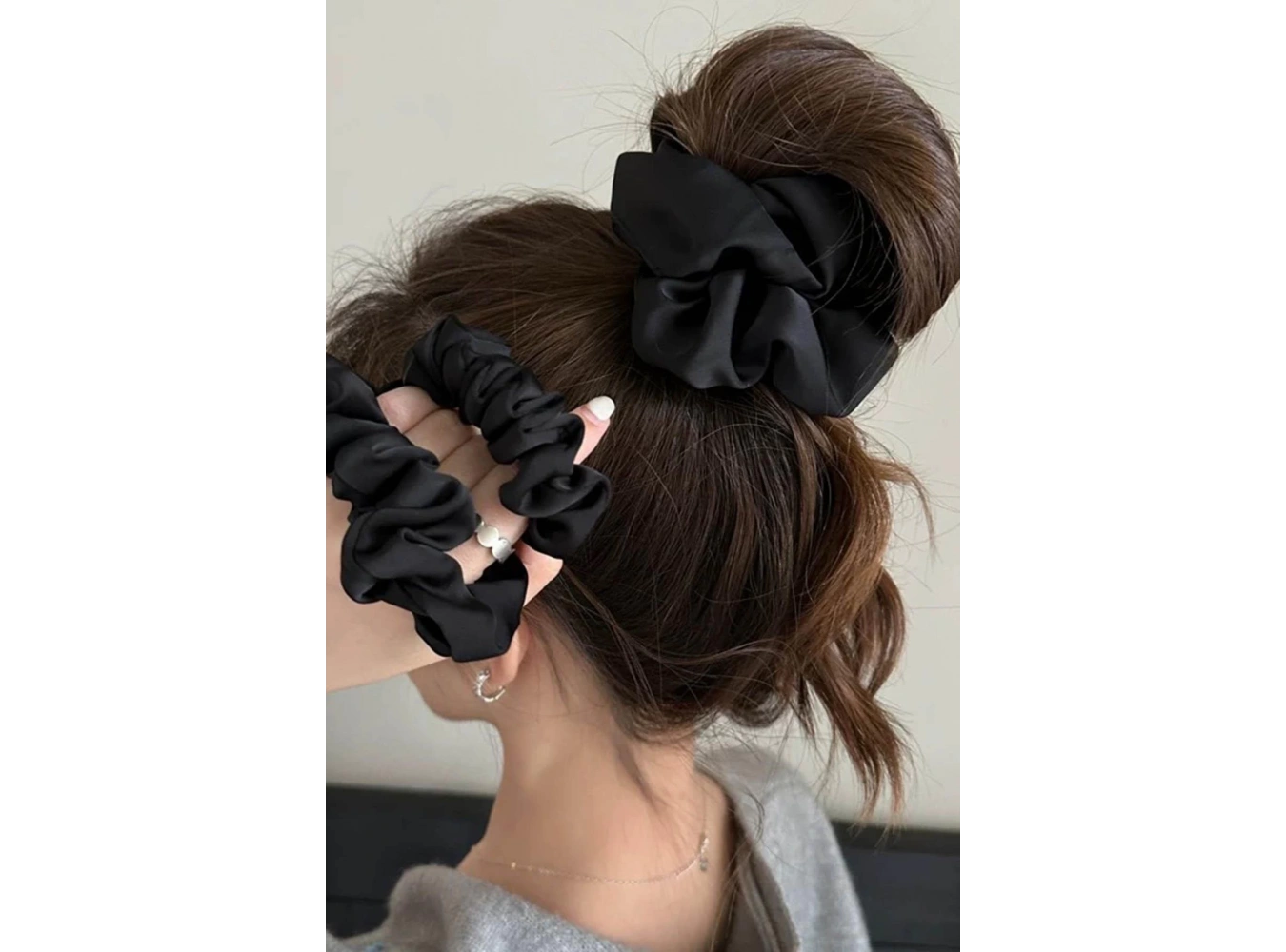 Siyah Renk Saten Simit Toka