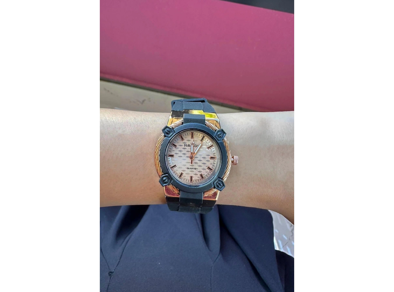 Siyah Renk Silikon Kordonlu Kadın Saat