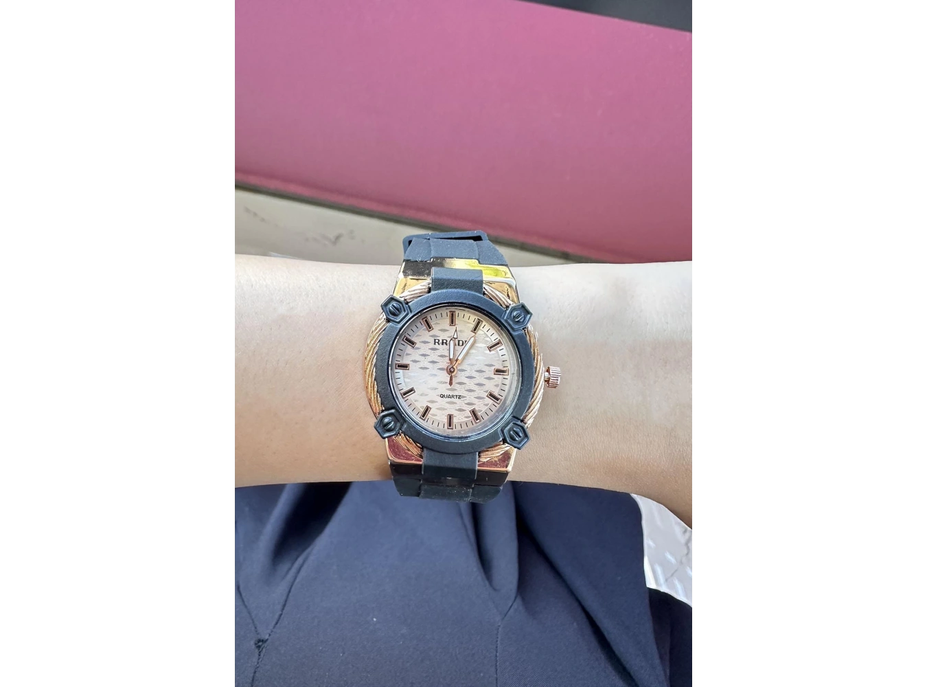 Siyah Renk Silikon Kordonlu Kadın Saat