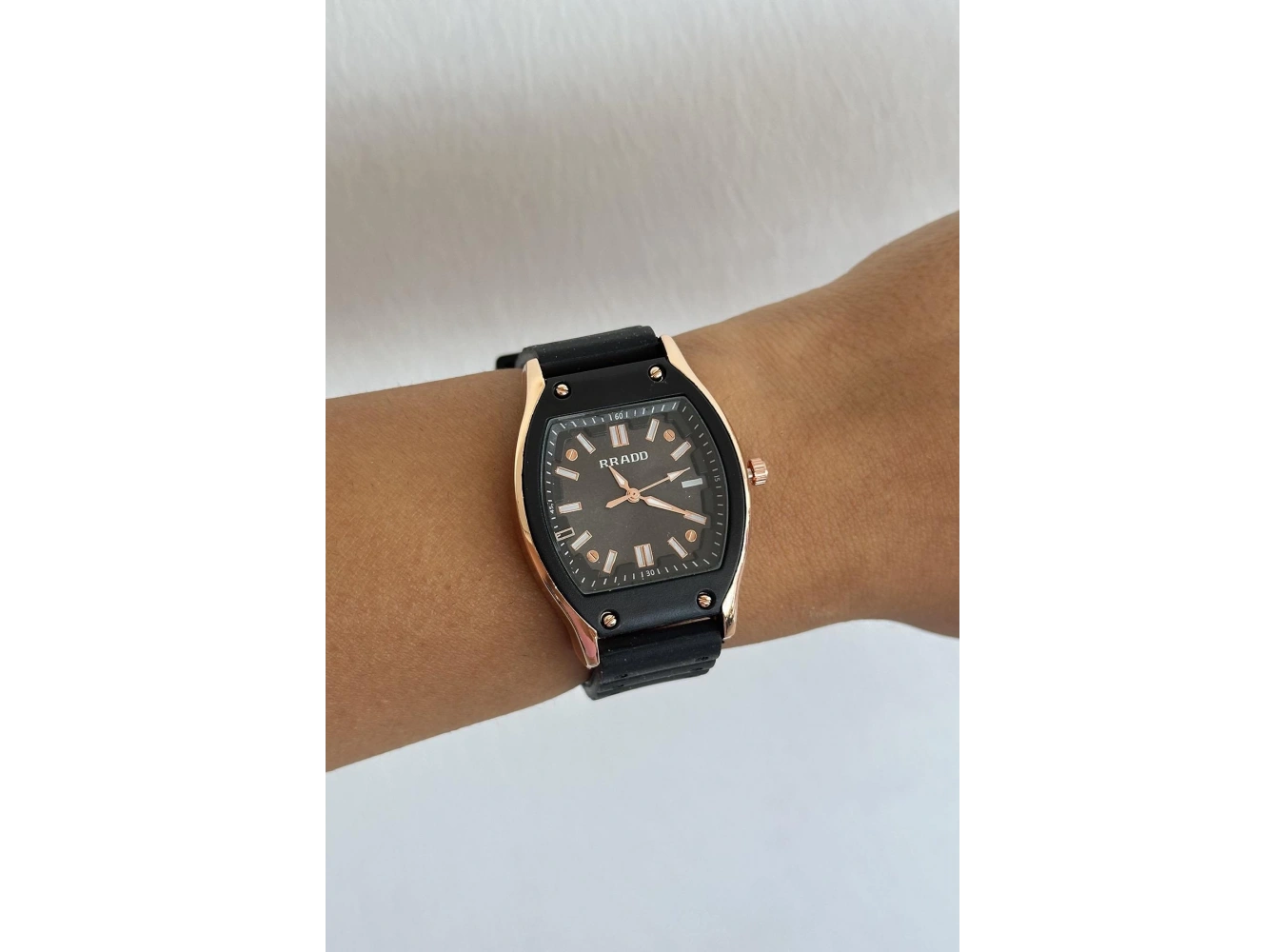 Siyah Renk Silikon Kordonlu Kadın Saat