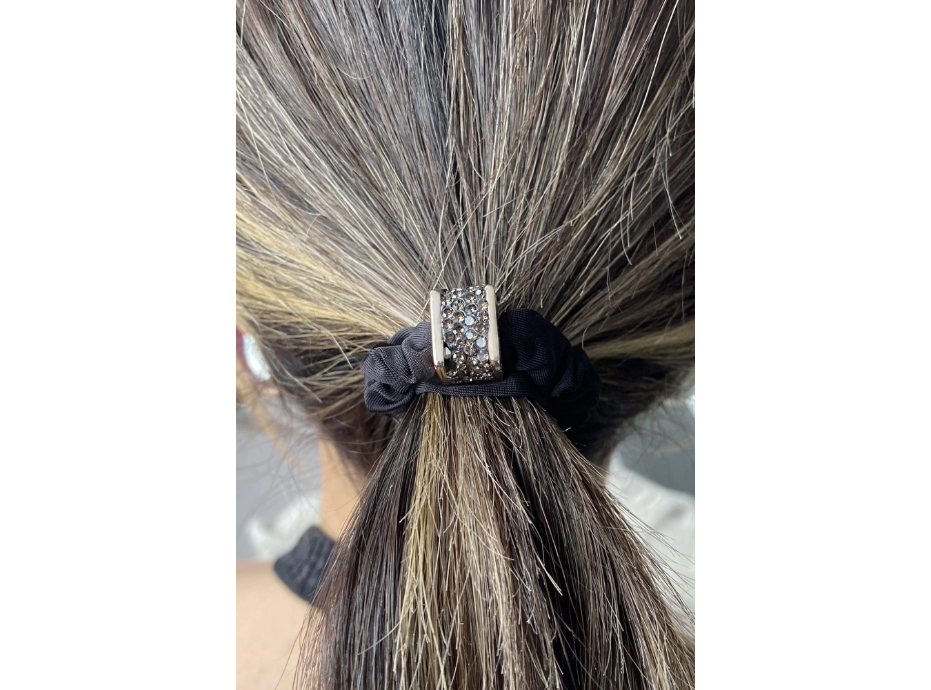 Siyah Renk Taş Detaylı Simit Toka