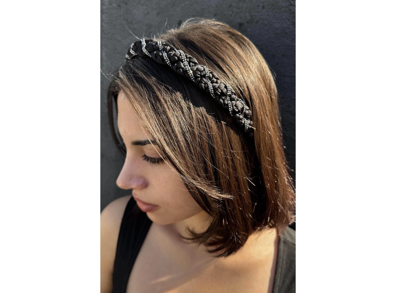 Siyah Renk Taş Detaylı Taç