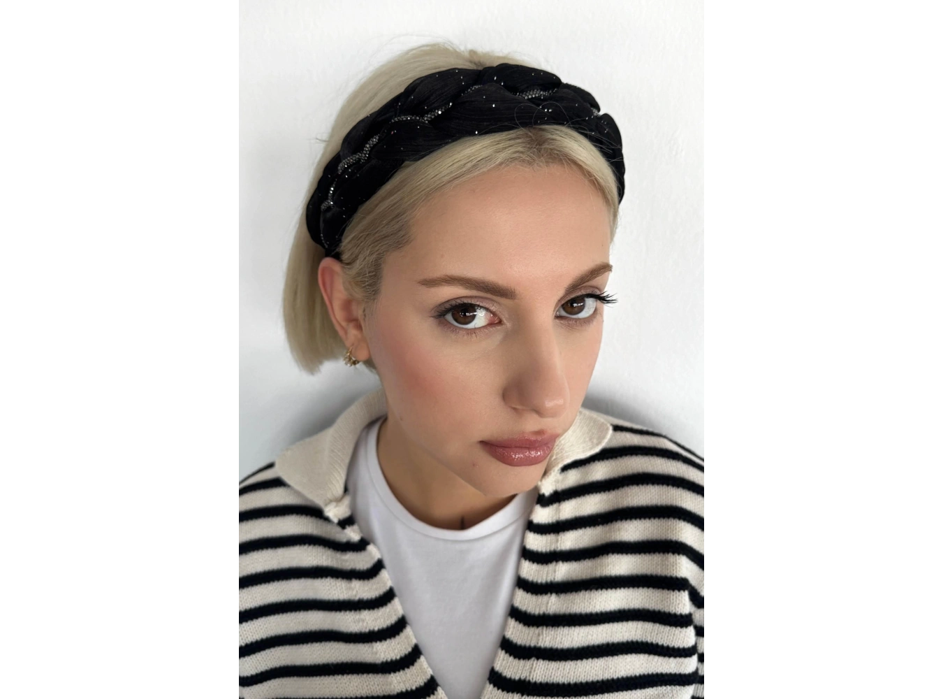 Siyah Renk Taş Detaylı Taç