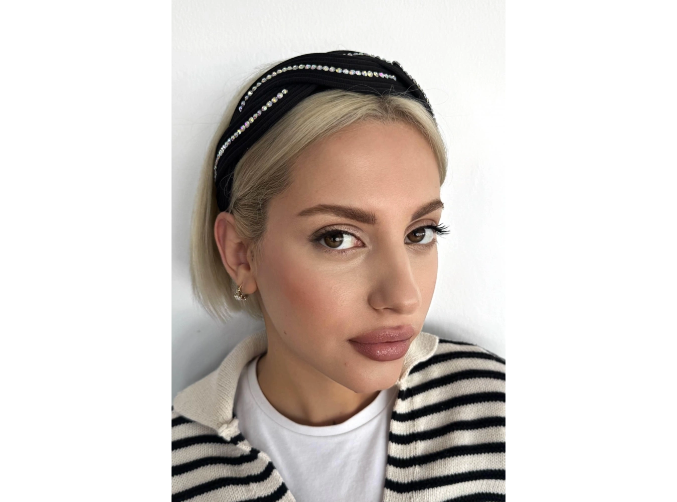 Siyah Renk Taş Detaylı Taç