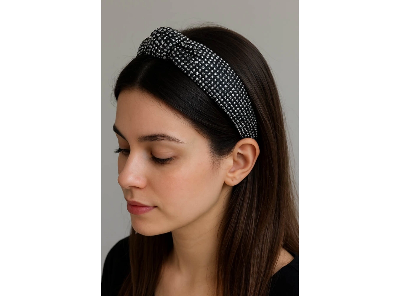 Siyah Renk Taş Detaylı Taç