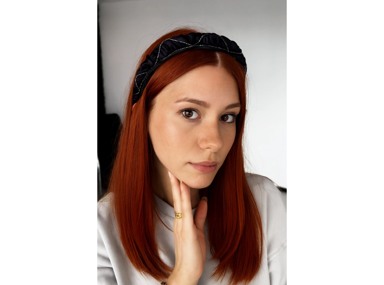 Siyah Renk Taş Detaylı Taç