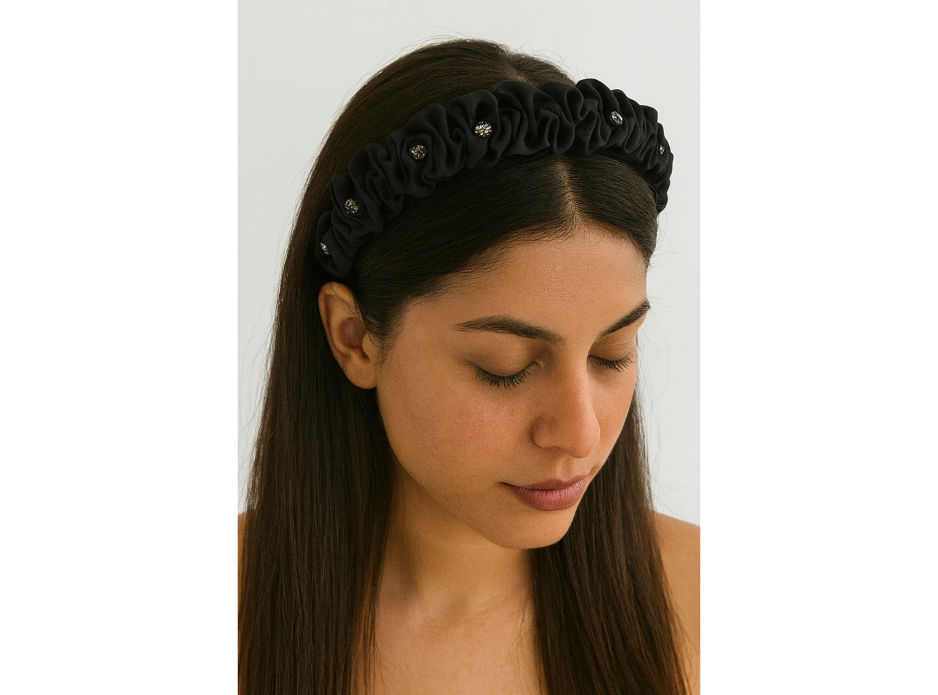 Siyah Renk Taş Detaylı Taç