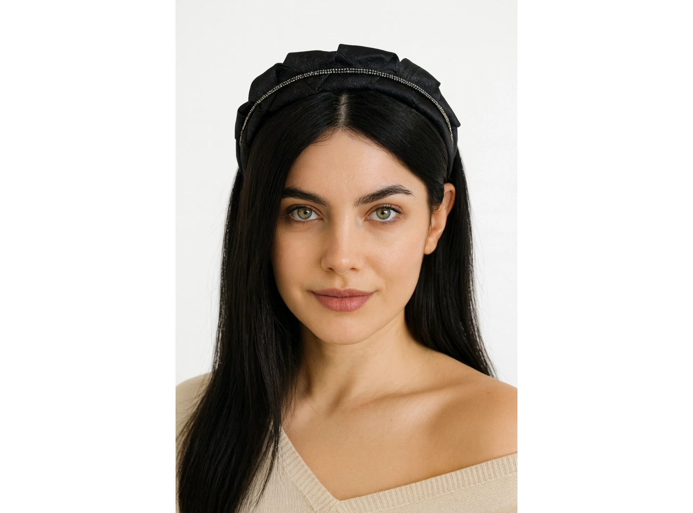 Siyah Renk Taş Detaylı Taç