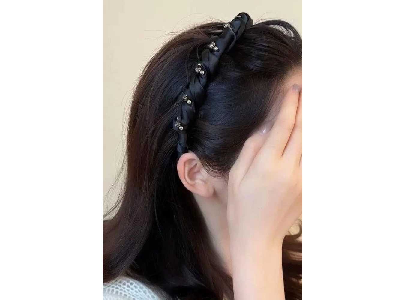 Siyah Renk Taş Detaylı Taç