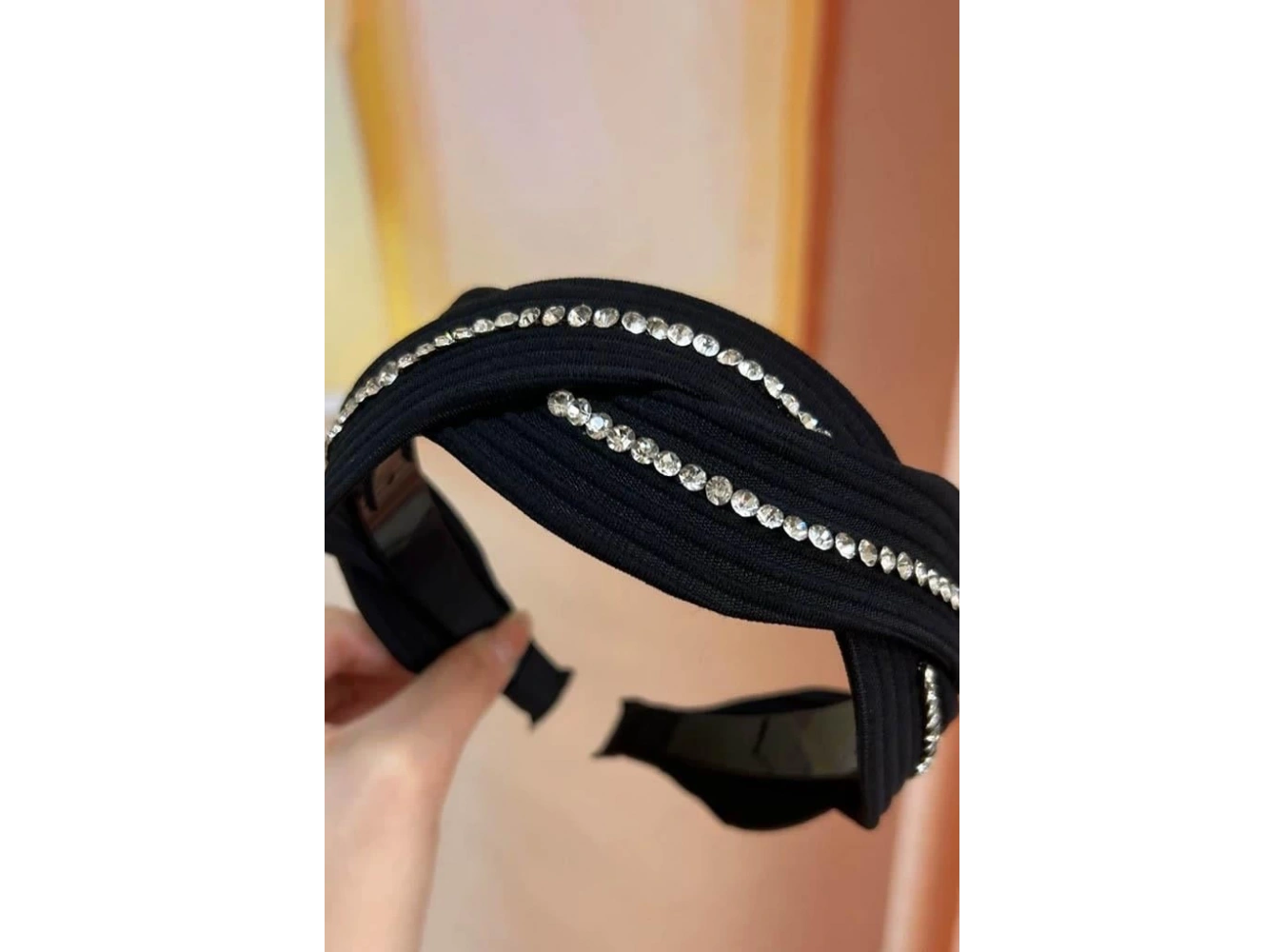 Siyah Renk Taş Detaylı Taç