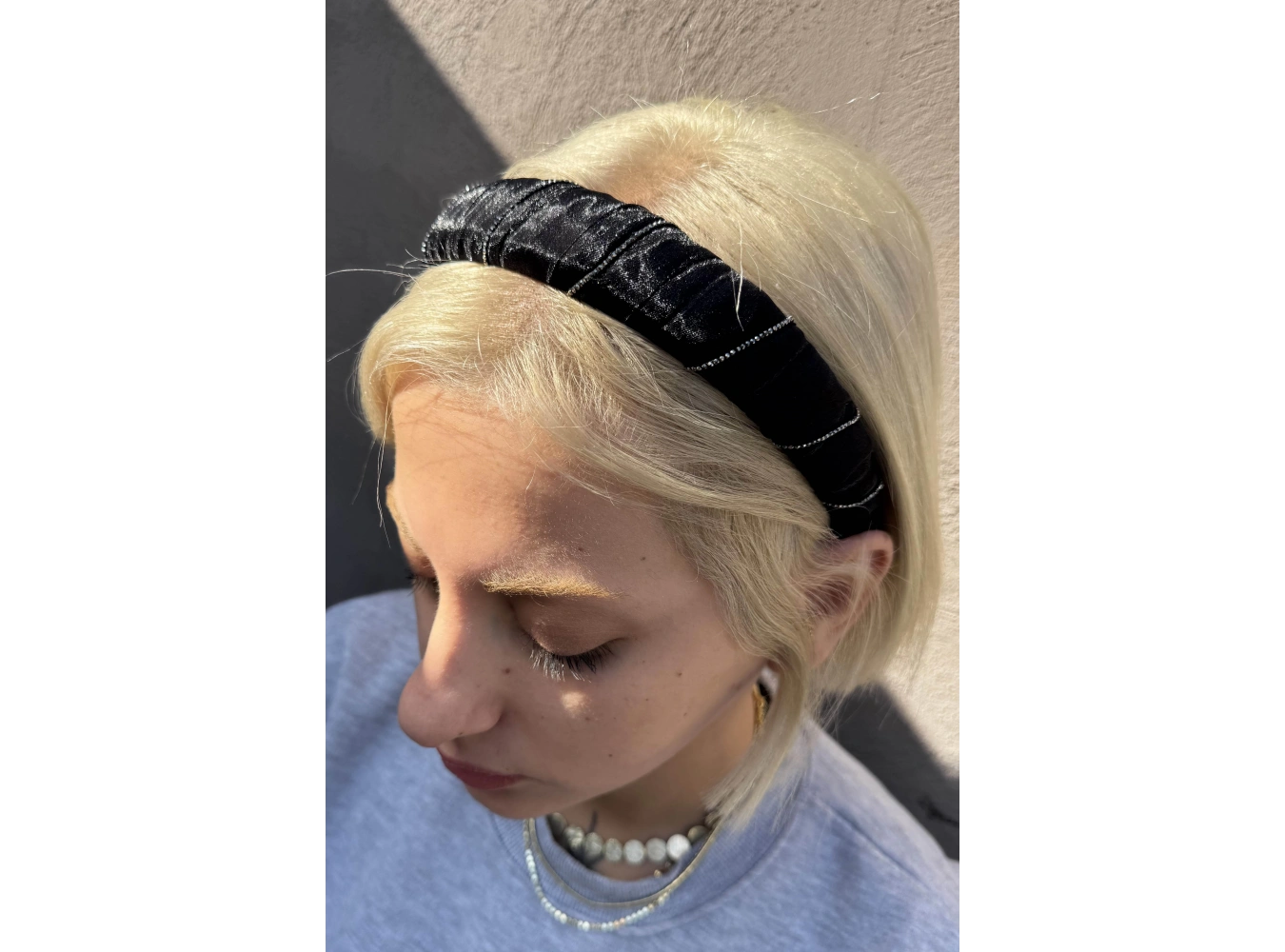 Siyah Renk Taş Detaylı Taç