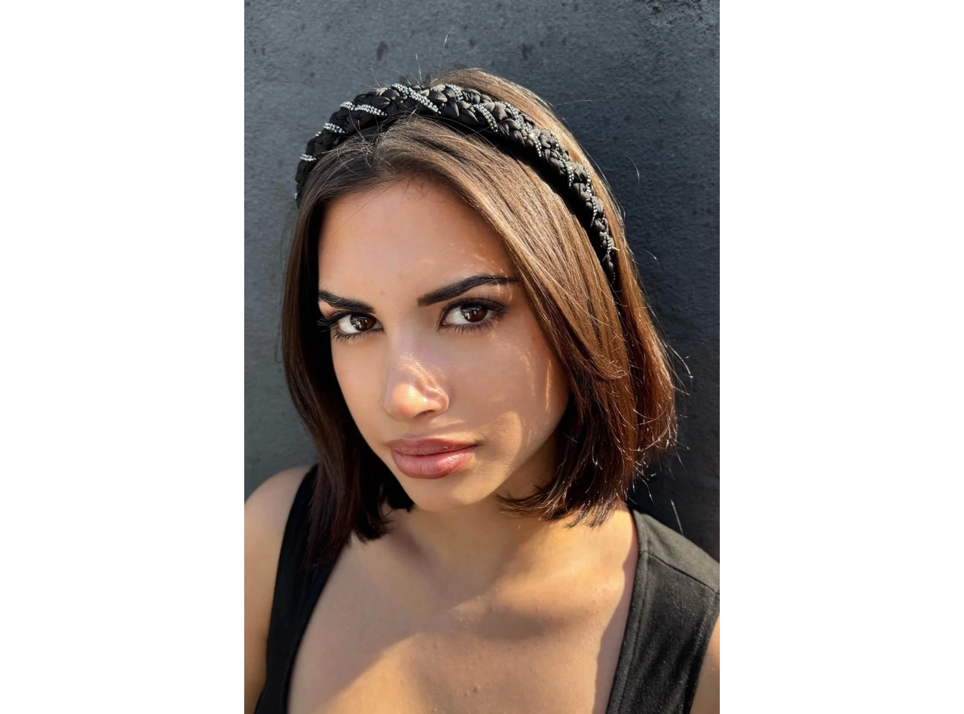 Siyah Renk Taş Detaylı Taç